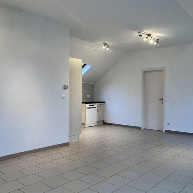 Appartement te huur in Mont-Saint-Guibert voor € 890 met 1 slaapkamer - Photo 1