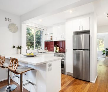 Fully renovated security apartment embraced in a tranquil parkside ... - Photo 2