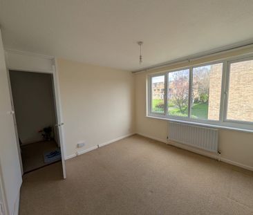 Room in a Shared House, Turnpike Link, CR0 - Photo 1