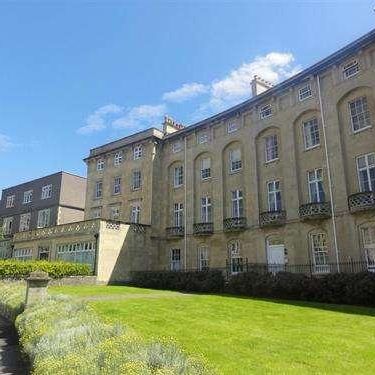 Royal Crescent, Weston-super-mare, BS23 - Photo 2