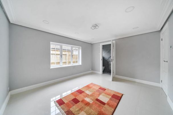 5 bedroom detached bungalow to rent - Photo 1