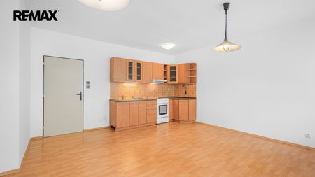 Pronájem bytu 1+kk v osobním vlastnictví 38 m², Praha 8 - Bohnice - Фото 2