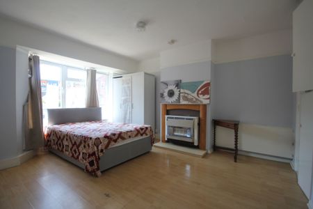 Bartram Close, Uxbridge, UB8 - Photo 3