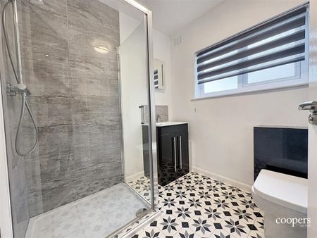 High Road, Ickenham - Photo 3