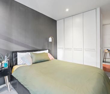 Furnished Stylish Inner-City Living in the Heart of Docklands - Photo 6