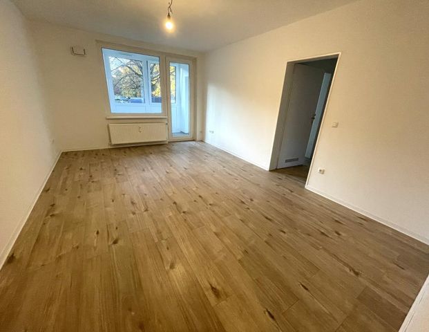 Jetzt zugreifen! Renovierte 3-Zimmer-Wohnung mit Loggia in Wolfsburg Vorsfelde - Photo 1