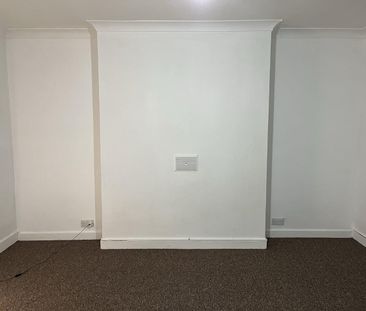 2 Bed Flat, Clarence Square, BN1 - Photo 2