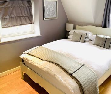 High Street - Photo 4