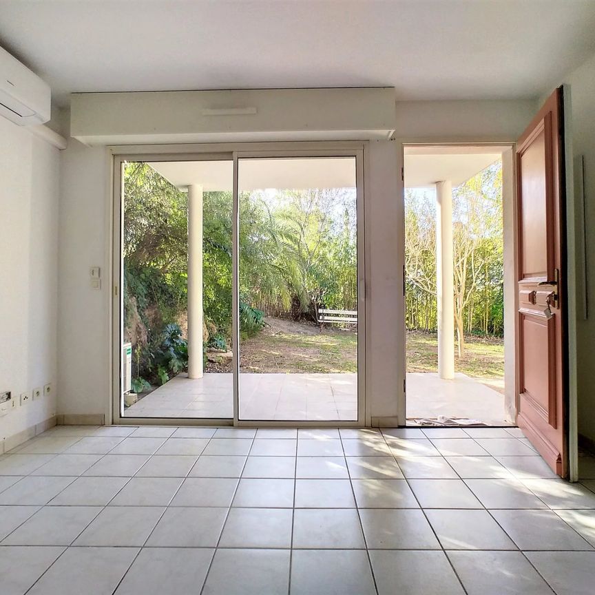 Rare St Raphael Valescure Appartement en RDJ en Location - Photo 1