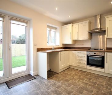 2 bedroom end of terrace house to rent - Photo 3