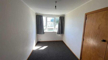 Spacious and convenient family home on Gibbons ... - Photo 4