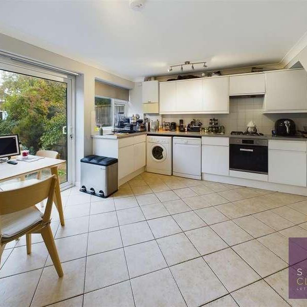 Cameron Close, Whetstone, - Pet Friendly, N20 - Photo 1