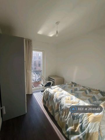 1 bedroom in a house share to rent - Photo 3