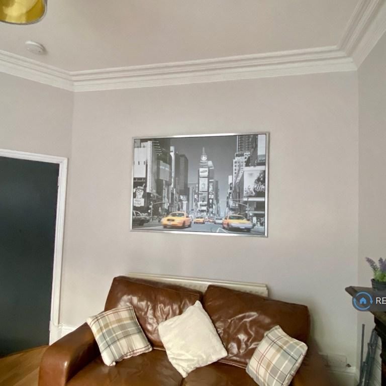 1 bedroom in a house share to rent - Photo 1
