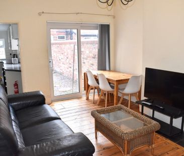 6 bedroom terraced house to rent - Photo 1