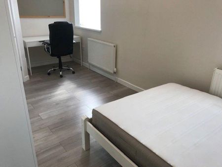 8 bedroom house to rent - Photo 4