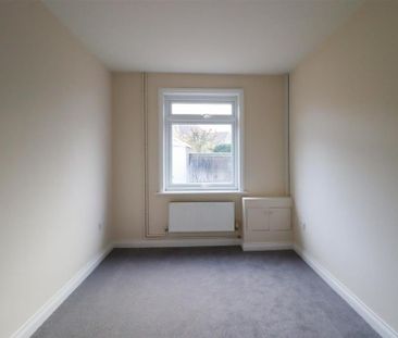 3 bedroom detached bungalow to rent - Photo 4