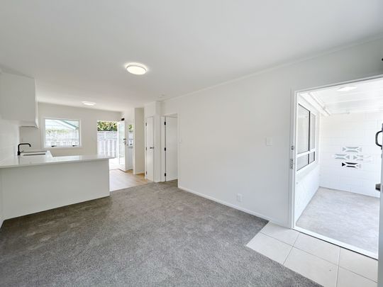 This renovated one bedroom unit is ready for you to move in - Photo 1