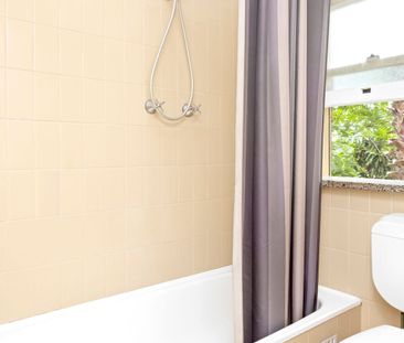 Desirable 1 Bedroom Apartment in Leafy, Convenient Locale - Optiona... - Photo 6