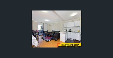 Sought-After Third Avenue Location! - Photo 3