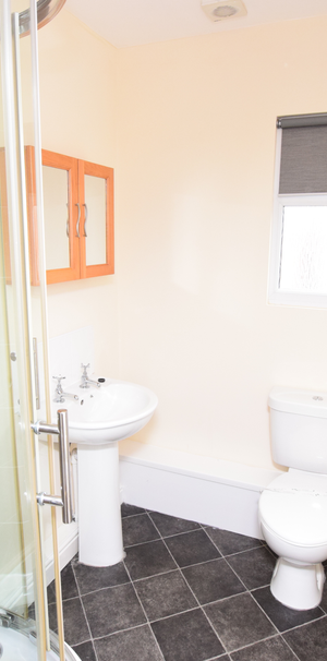 A Lovely Houseshareshare for Rent in Nottingham Room 2 - Photo 2