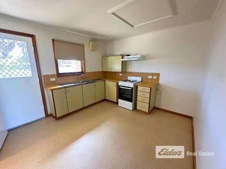 2/11 Hately Crescent - Photo 2