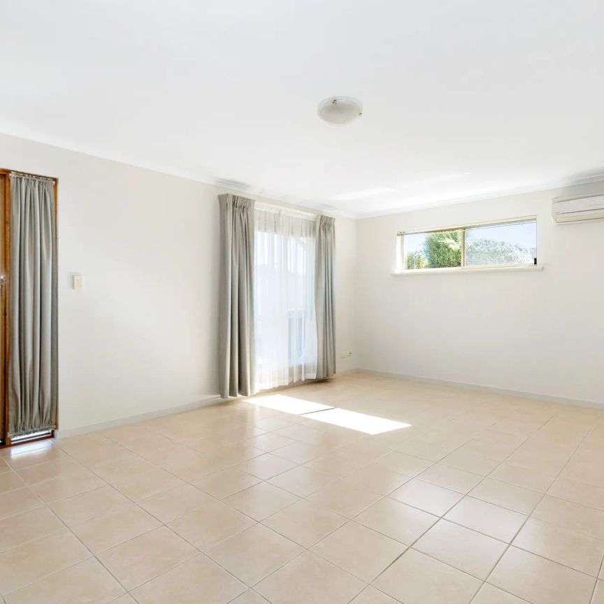 Light Filled Family Home In - Convenient Location - Photo 1