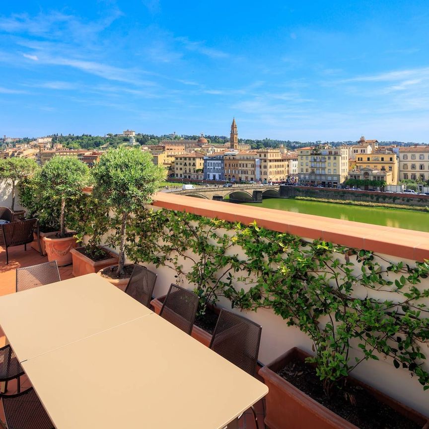 Stunning penthouse with panoramic views on the Lungarno - Photo 1