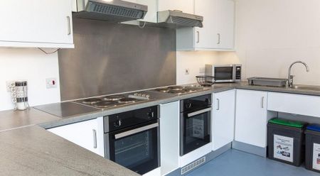 1 bedroom in a flat share to rent - Photo 5