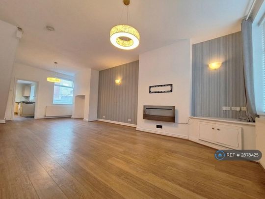 2 bedroom end of terrace house to rent - Photo 1