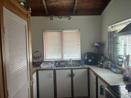 Tidy Family Home - Photo 4