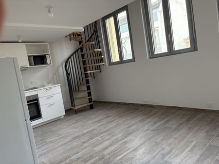 Location Appartement 1 pièce 37m² LE LAVANDOU 83980 - Photo 3