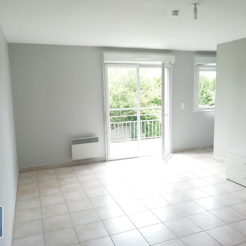 Location Appartement 2 pièces 48m² HENIN BEAUMONT 62110 - Photo 1