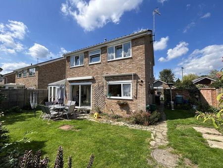 4 bedroom detached house to rent - Photo 2