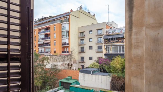 Room in a shared 6-bedroom apartment for rent in Sant Gervasi Bonanova - Foto 1