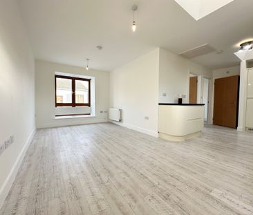 Great Mead, Chippenham - Photo 2