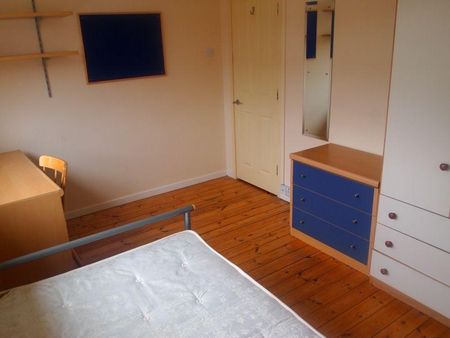 4 bedroom house to rent - Photo 3