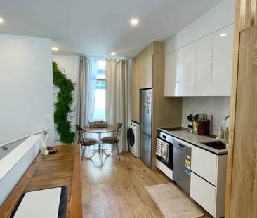 Fully furnished Paddington Studio apartment in the CBD - Photo 1