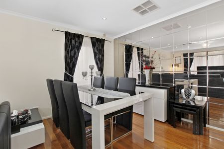 Charming 3-Bedroom Home in Epping - Photo 2