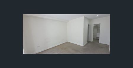 Luxury North-Facing Apartment: Modern Comfort Meets Urban Convenience - Photo 3