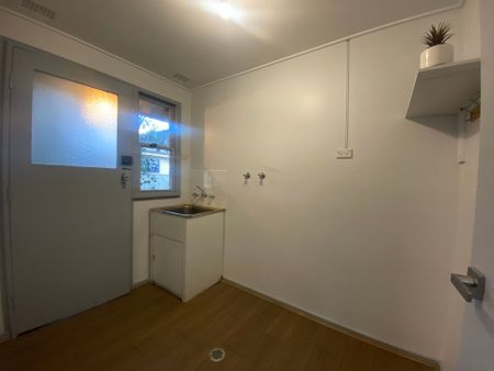 Beautifully Renovated 3-Bedroom Home - Move-In Ready! - Photo 4