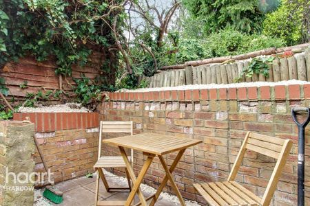 3 bedroom semi-detached house to rent - Photo 3