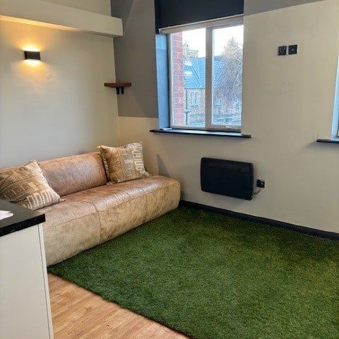 2 Bed Flat, Royal Court, NG5 - Photo 1