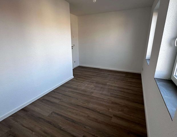 Moderne 3-Zimmer-Wohnung mit zwei Bädern im 1. Obergeschoss - Photo 1
