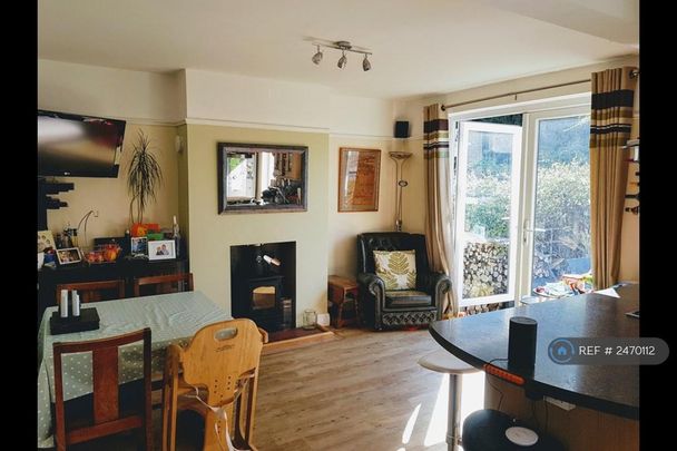 3 bedroom semi-detached house to rent - Photo 1