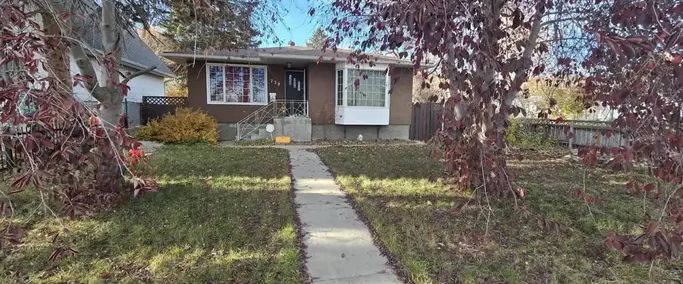 Cozy 3 bedroom house for rent near Foothills Hospital | 739 37 Street Northwest, Calgary - Photo 1