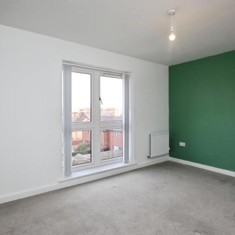 *** STUDENT HOUSE *** Be the first students to rent this 5 bedroom home. Available for move in June on a furnished basis. Internet is included. - Photo 1