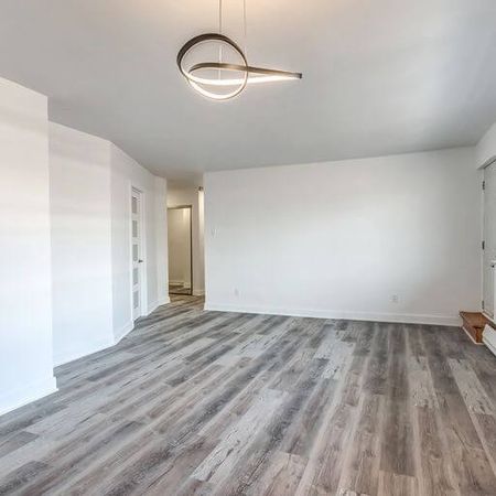 6800 Côte Saint Luc Road - Beautiful 3-Bedroom Apartment for Rent - Photo 5