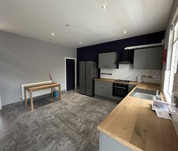 1 bedroom in a house share to rent - Photo 4