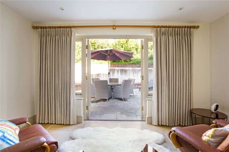 Superb modern conversion of period farm building in a rural location. - Photo 3